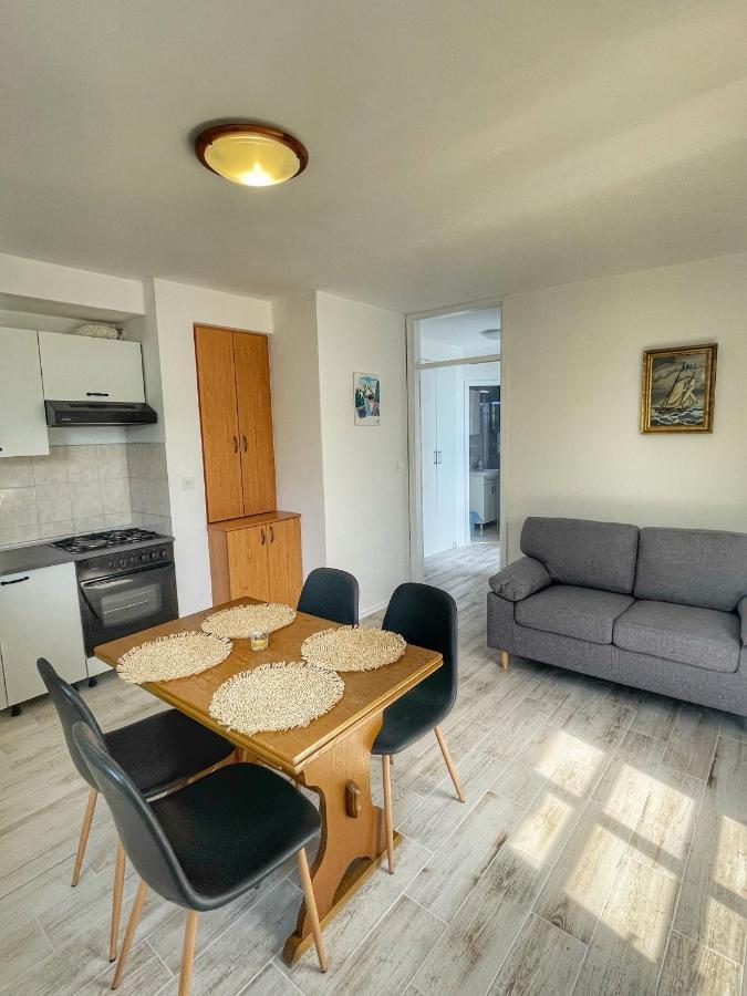 Apartments Mimoza Brist Exterior photo